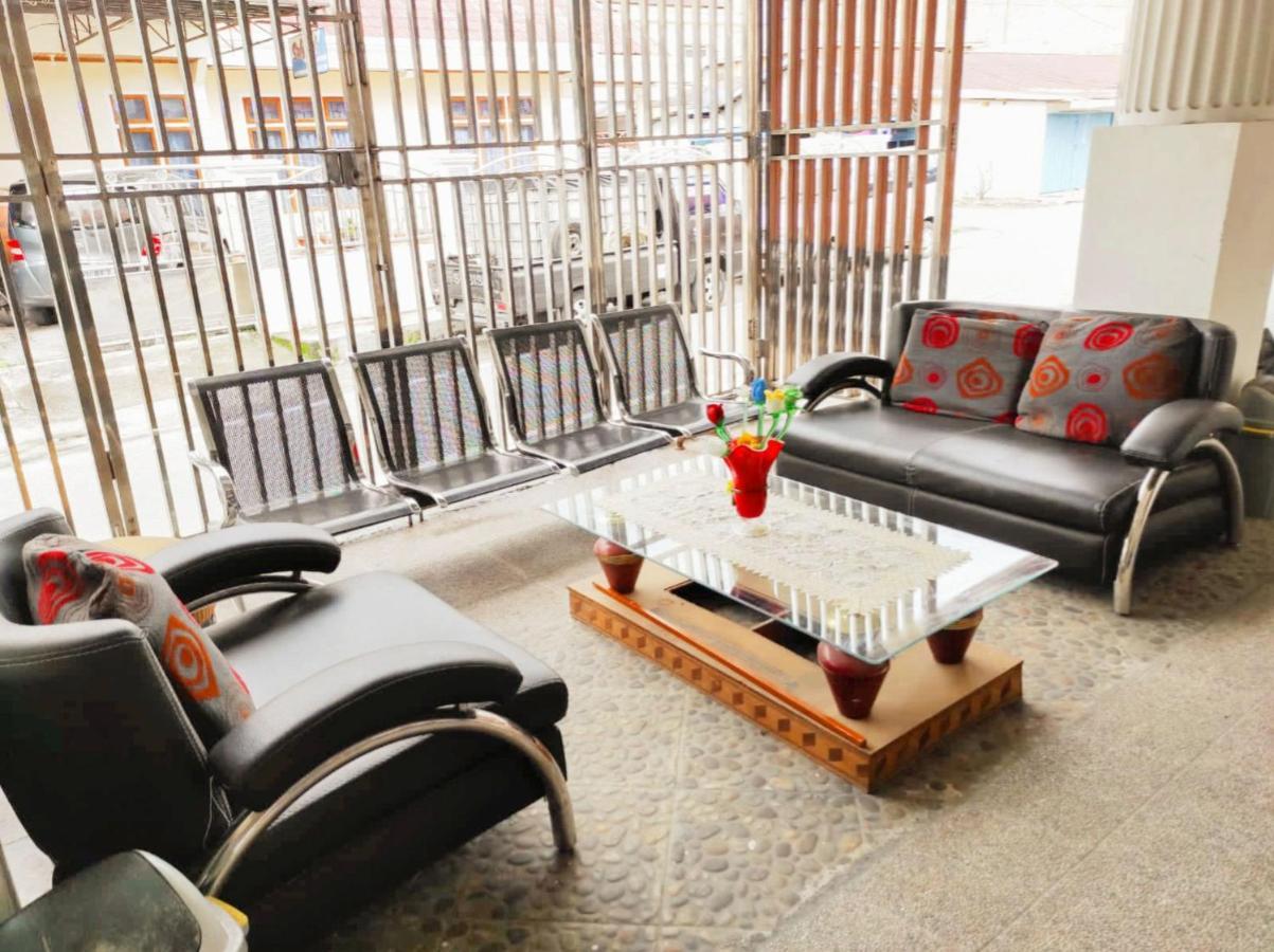 فندق Reddoorz Syariah Near Pasar Aur Kuning بوغيتّينغي المظهر الخارجي الصورة
