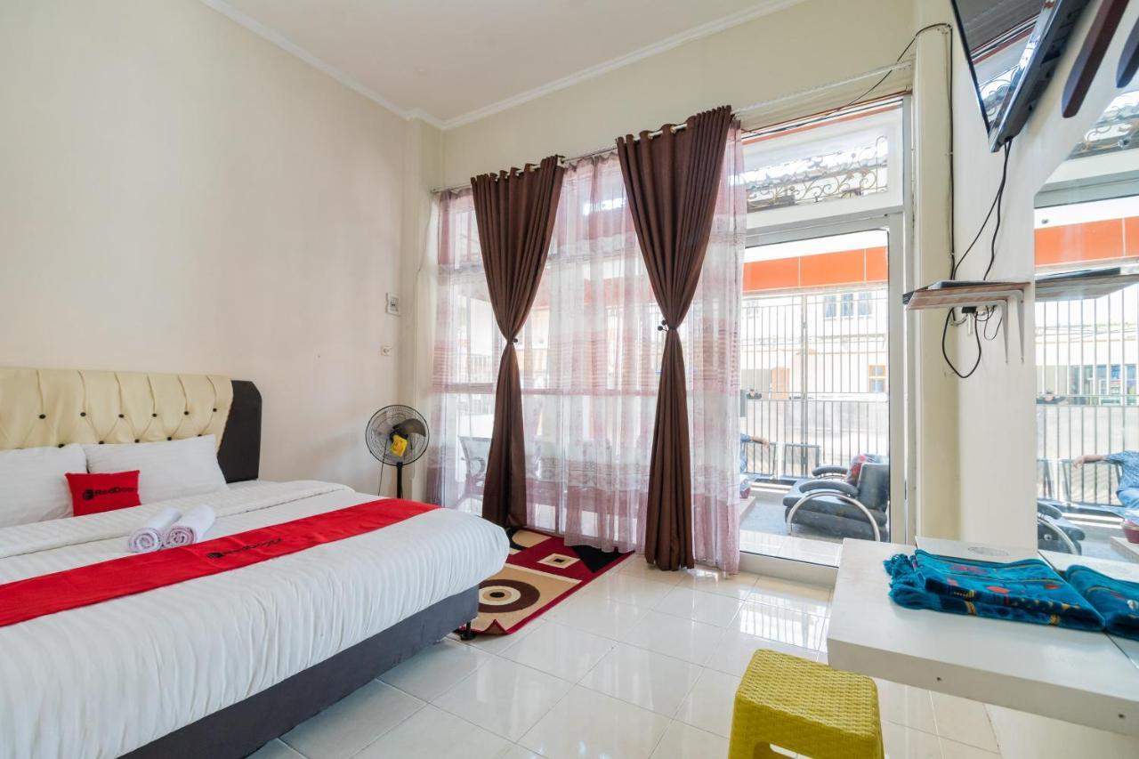 فندق Reddoorz Syariah Near Pasar Aur Kuning بوغيتّينغي المظهر الخارجي الصورة